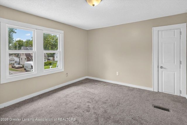5211 Bogart Street, Lansing, MI 48911
