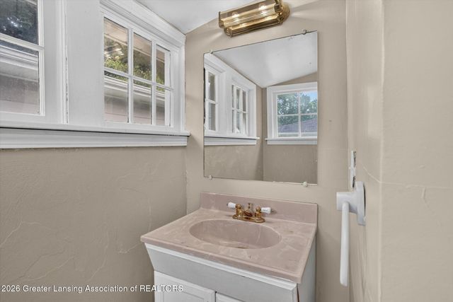 5211 Bogart Street, Lansing, MI 48911