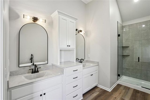 309 NE 51 Road, Warrensburg, MO 64093