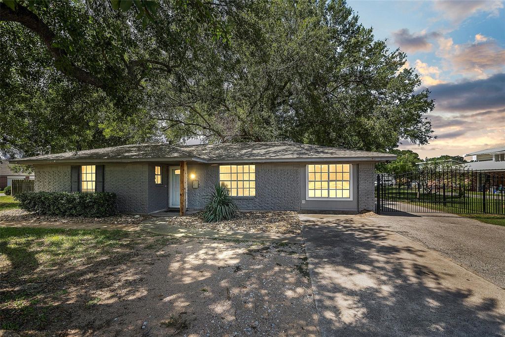 15915 Mueschke Road, Cypress, TX 77433