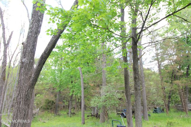6 Evergreen Drive, Jackson, NJ 08527