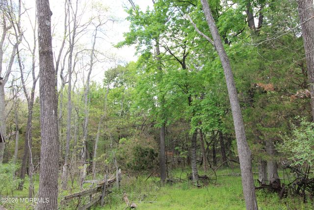 6 Evergreen Drive, Jackson, NJ 08527