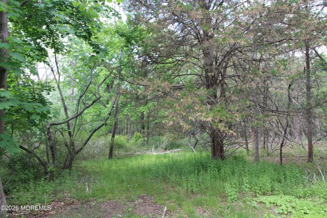 6 Evergreen Drive, Jackson, NJ 08527