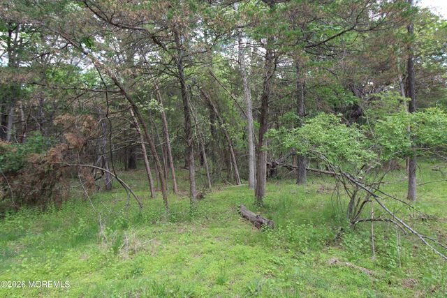 6 Evergreen Drive, Jackson, NJ 08527