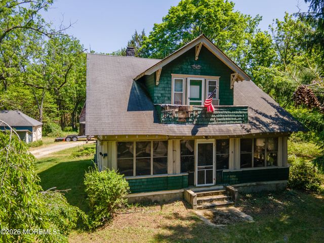 6 Evergreen Drive, Jackson, NJ 08527