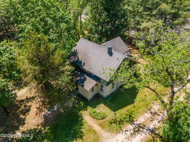 6 Evergreen Drive, Jackson, NJ 08527