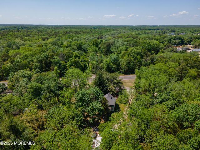 6 Evergreen Drive, Jackson, NJ 08527