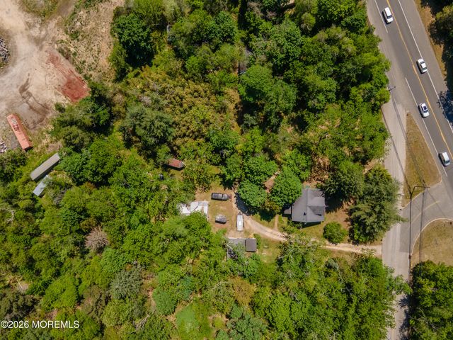 6 Evergreen Drive, Jackson, NJ 08527