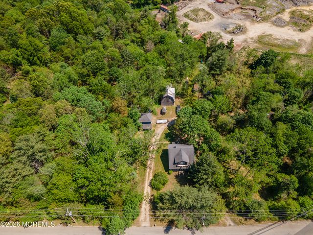 6 Evergreen Drive, Jackson, NJ 08527