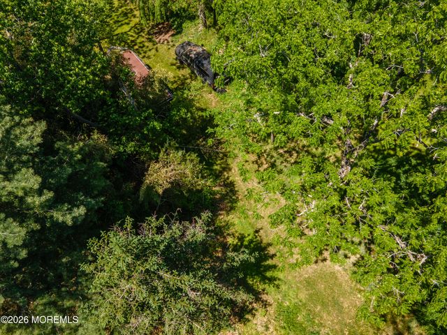 6 Evergreen Drive, Jackson, NJ 08527