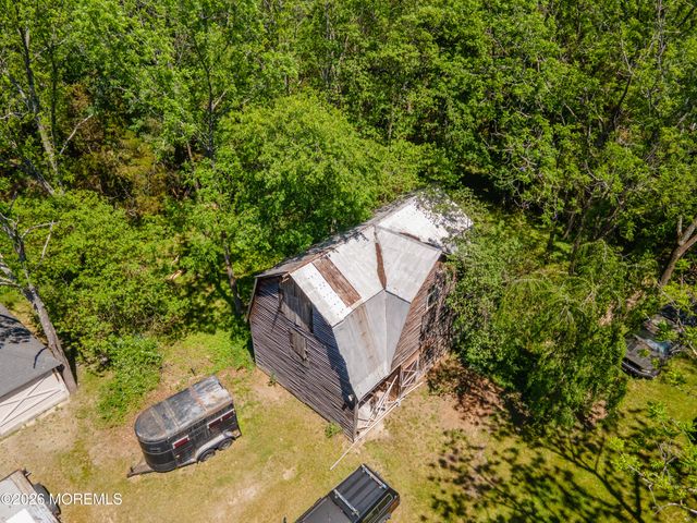 6 Evergreen Drive, Jackson, NJ 08527