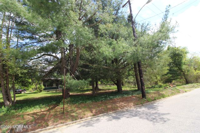 6 Evergreen Drive, Jackson, NJ 08527