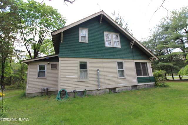 6 Evergreen Drive, Jackson, NJ 08527