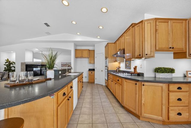 2115 Bearden St, Davis, CA 95618