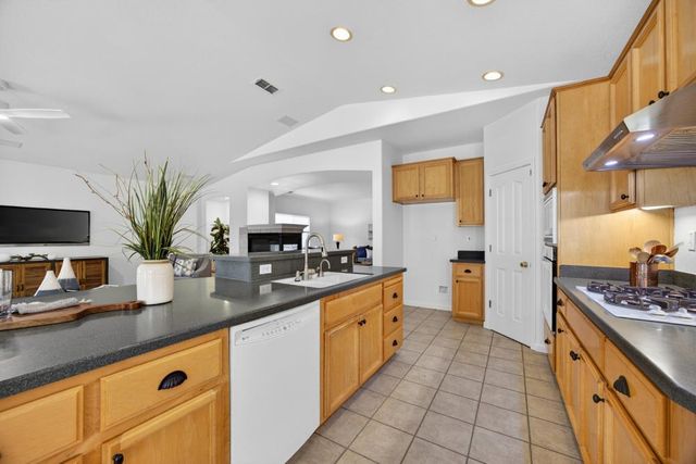 2115 Bearden St, Davis, CA 95618