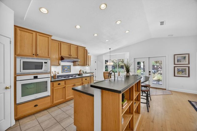 2115 Bearden St, Davis, CA 95618