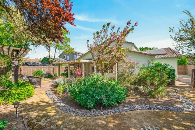 2115 Bearden St, Davis, CA 95618