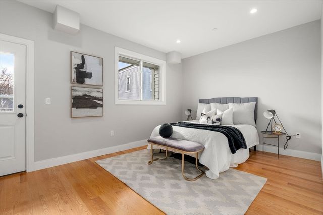 123-125 Centre St TH6, Boston, MA 02124