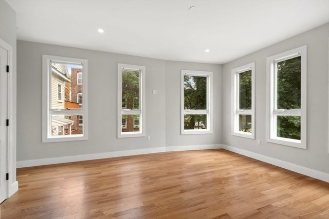 123-125 Centre St TH6, Boston, MA 02124