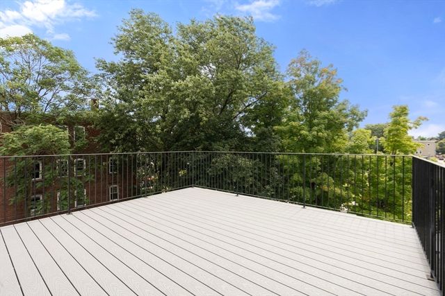 123-125 Centre St TH6, Boston, MA 02124