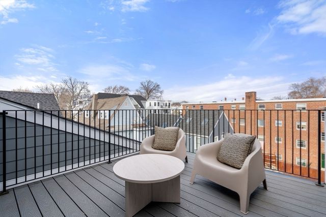 123-125 Centre St TH6, Boston, MA 02124