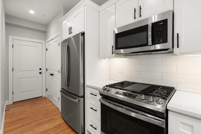 123-125 Centre St TH6, Boston, MA 02124