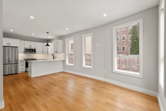 123-125 Centre St TH6, Boston, MA 02124