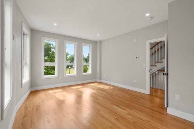 123-125 Centre St TH6, Boston, MA 02124