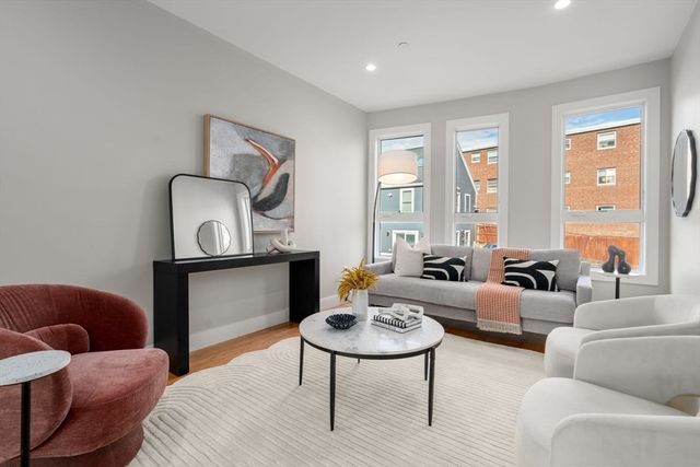 123-125 Centre St TH6, Boston, MA 02124