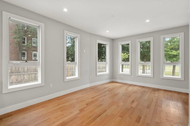 123-125 Centre St TH6, Boston, MA 02124