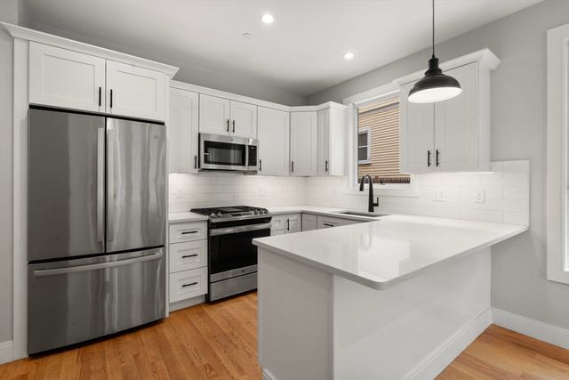 123-125 Centre St TH6, Boston, MA 02124