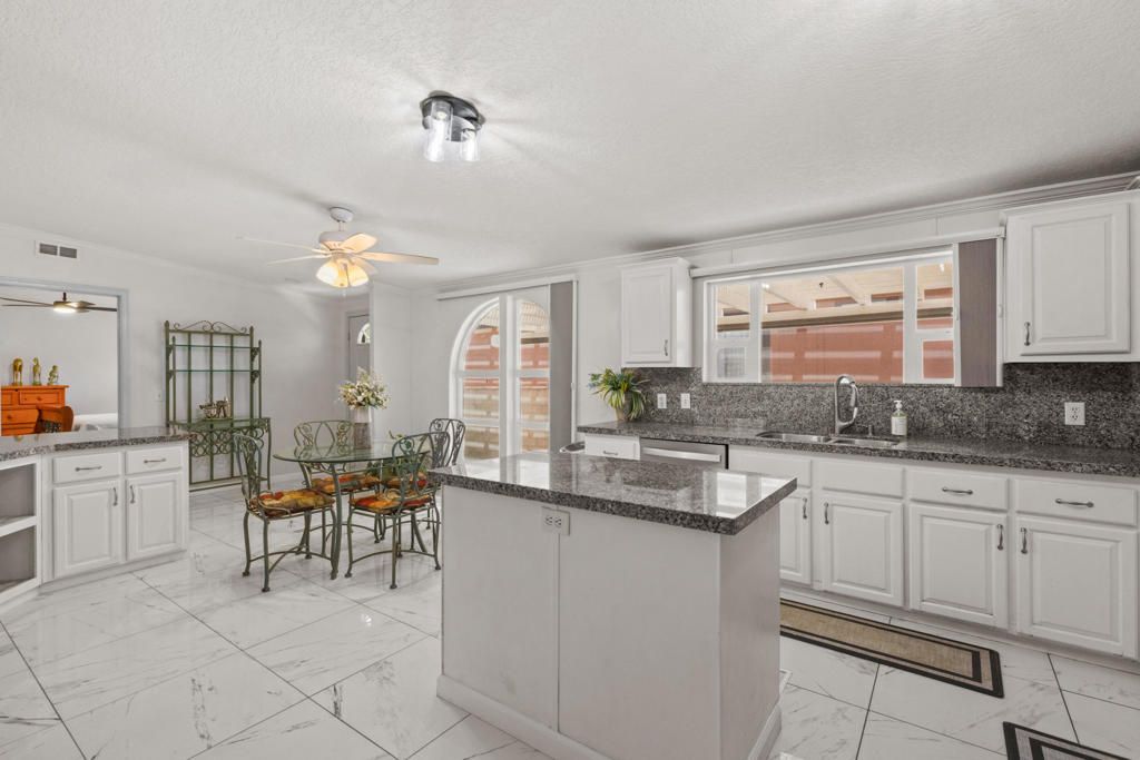 Image 11 of property listing at 35461 Mexico Way, Thousand Palms, CA 92276