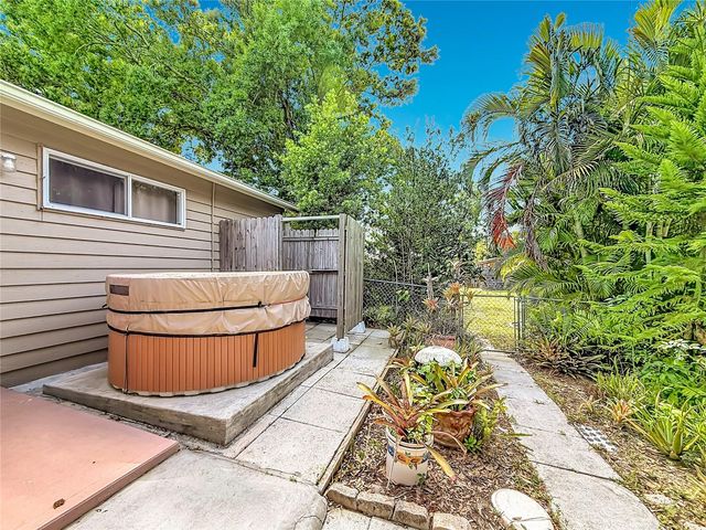 601 E SEMINOLE DRIVE, Venice, FL 34293