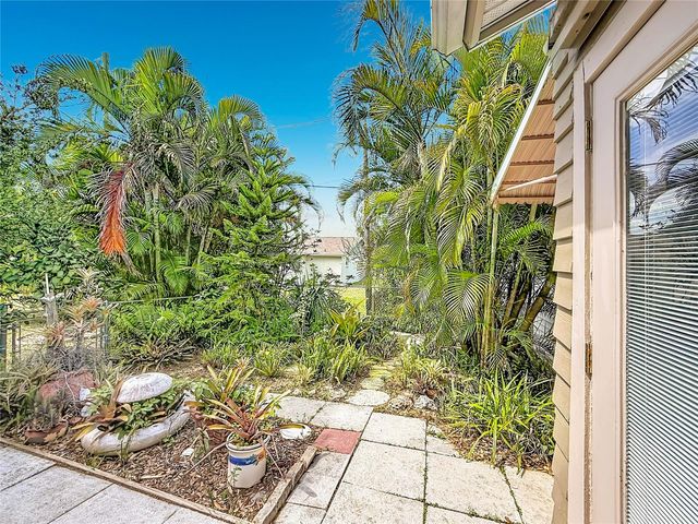 601 E SEMINOLE DRIVE, Venice, FL 34293