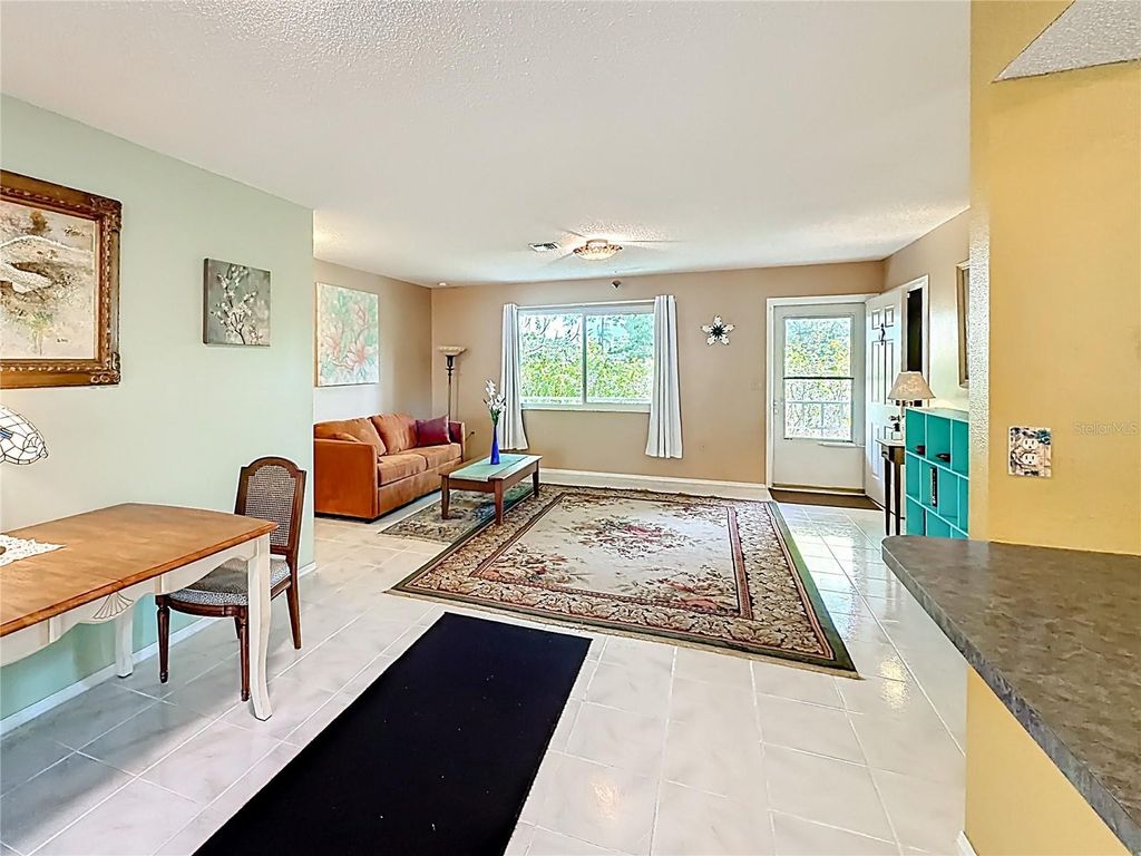 Image 13 of property listing at 601 E SEMINOLE DRIVE, Venice, FL 34293