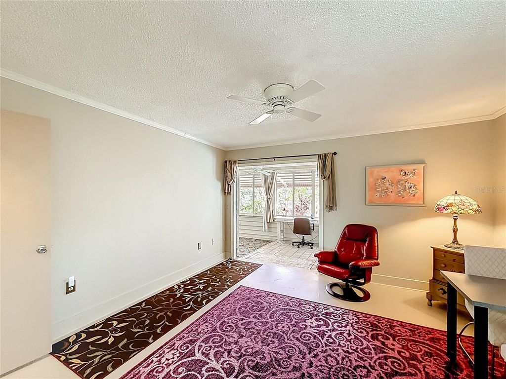 Image 26 of property listing at 601 E SEMINOLE DRIVE, Venice, FL 34293