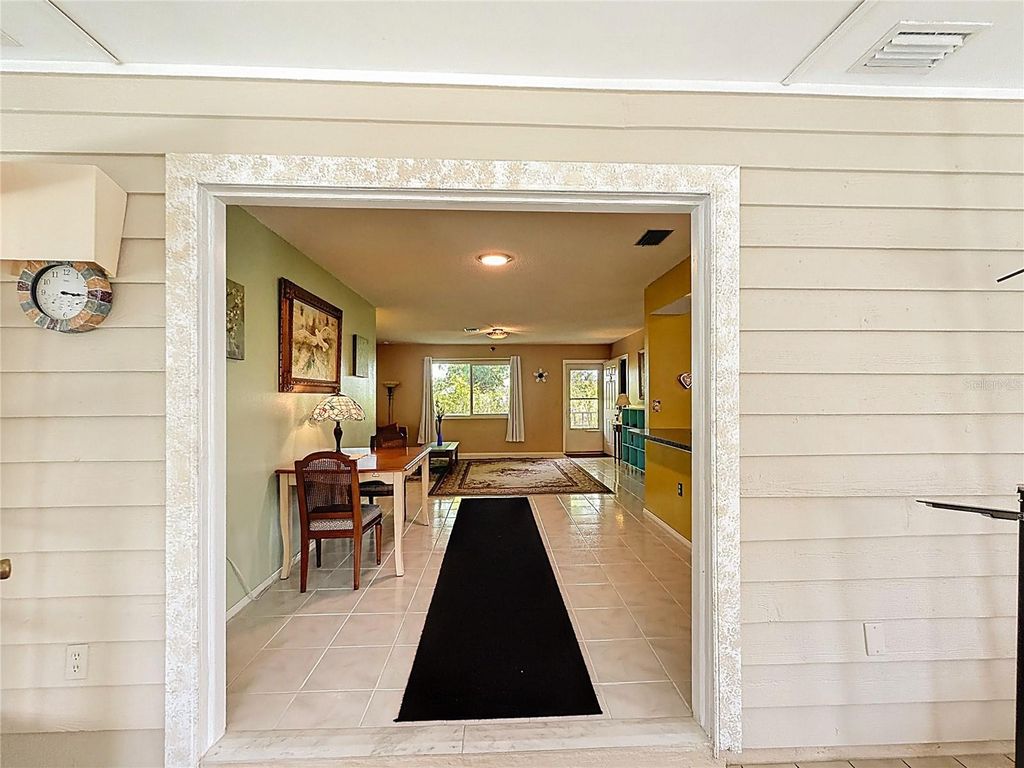 Image 35 of property listing at 601 E SEMINOLE DRIVE, Venice, FL 34293