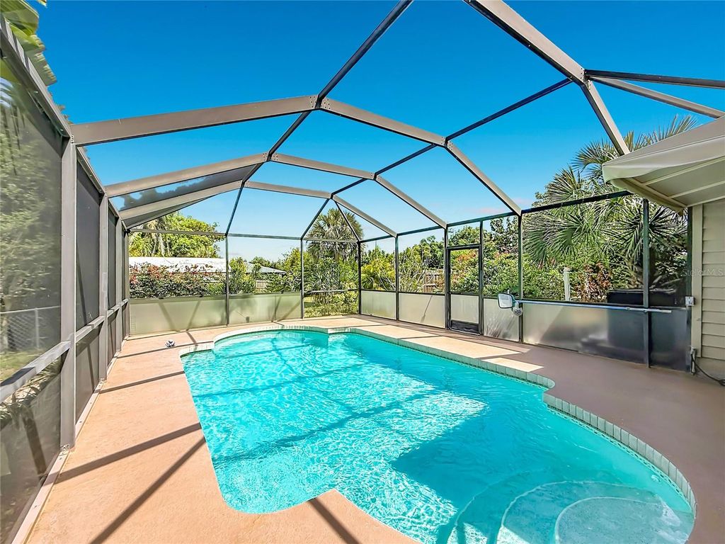 Image 38 of property listing at 601 E SEMINOLE DRIVE, Venice, FL 34293