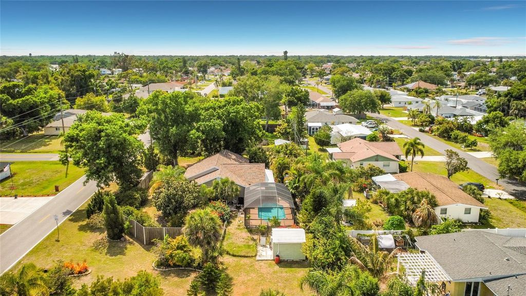 Image 52 of property listing at 601 E SEMINOLE DRIVE, Venice, FL 34293