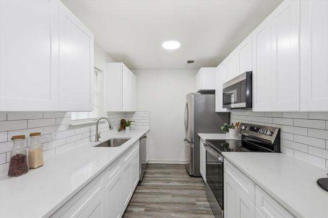 300 Leighton Drive, Terrell, TX 75160