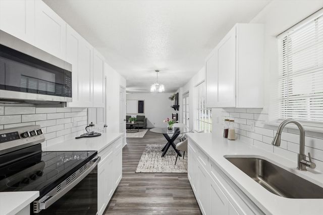 300 Leighton Drive, Terrell, TX 75160