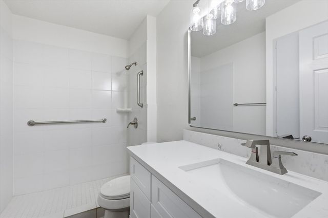300 Leighton Drive, Terrell, TX 75160