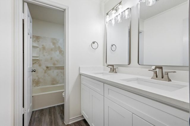 300 Leighton Drive, Terrell, TX 75160