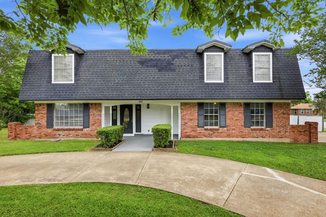 300 Leighton Drive, Terrell, TX 75160