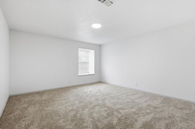 300 Leighton Drive, Terrell, TX 75160