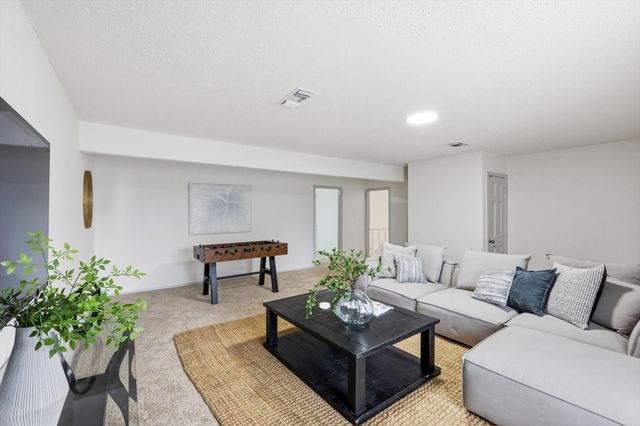 300 Leighton Drive, Terrell, TX 75160