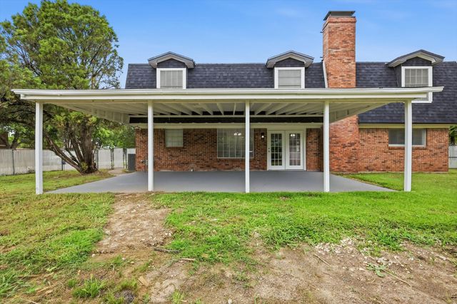 300 Leighton Drive, Terrell, TX 75160