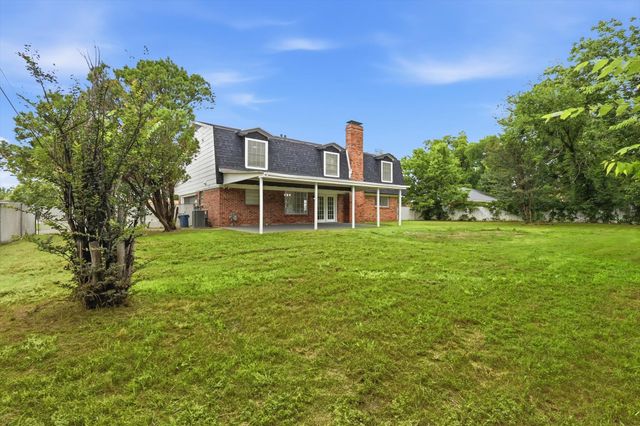 300 Leighton Drive, Terrell, TX 75160