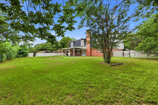 300 Leighton Drive, Terrell, TX 75160