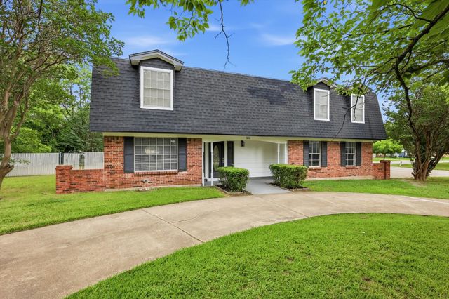 300 Leighton Drive, Terrell, TX 75160